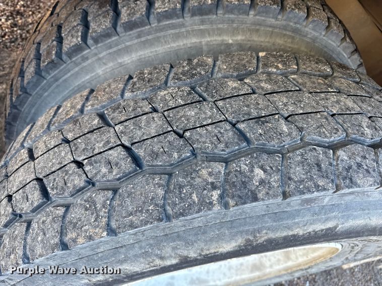 image for item EP2768 1998 International 4700 digger derrick truck