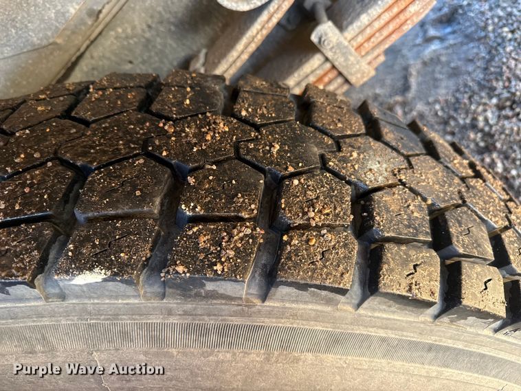 image for item EP2768 1998 International 4700 digger derrick truck