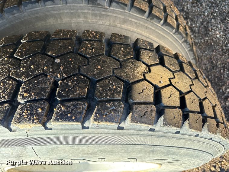 image for item EP2768 1998 International 4700 digger derrick truck