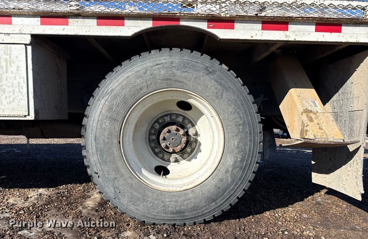 image for item EP2768 1998 International 4700 digger derrick truck