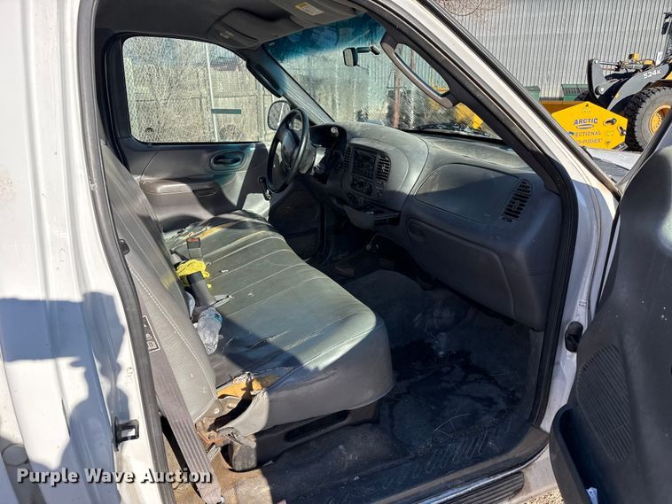 image for item EP2769 2002 Ford F150 pickup truck