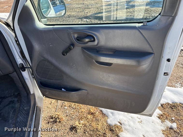 image for item EP2769 2002 Ford F150 pickup truck