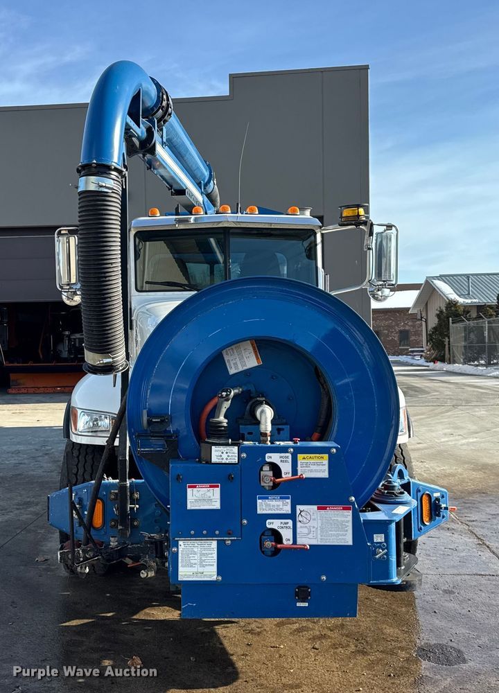 image for item ER0345 2014 Peterbilt 348 sewer jetter truck