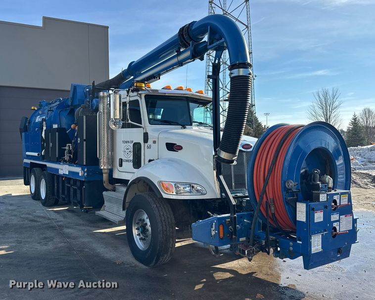 image for item ER0345 2014 Peterbilt 348 sewer jetter truck