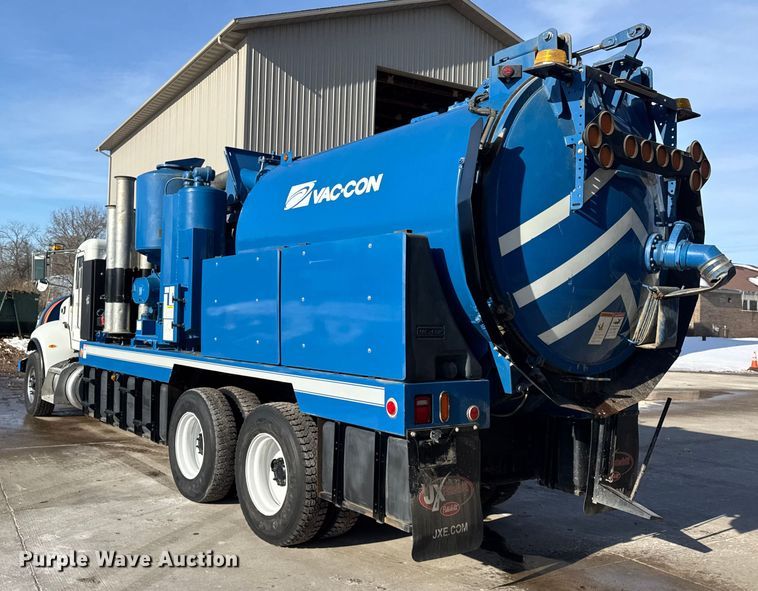 image for item ER0345 2014 Peterbilt 348 sewer jetter truck