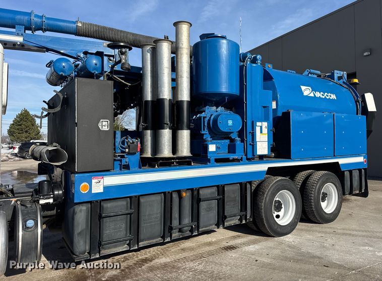 image for item ER0345 2014 Peterbilt 348 sewer jetter truck