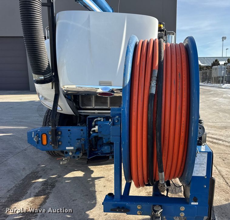 image for item ER0345 2014 Peterbilt 348 sewer jetter truck