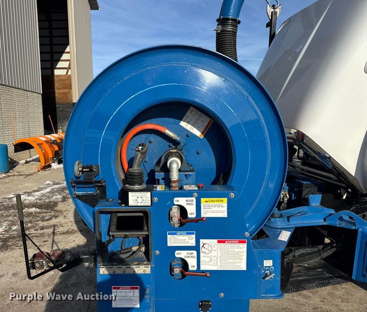 image for item ER0345 2014 Peterbilt 348 sewer jetter truck