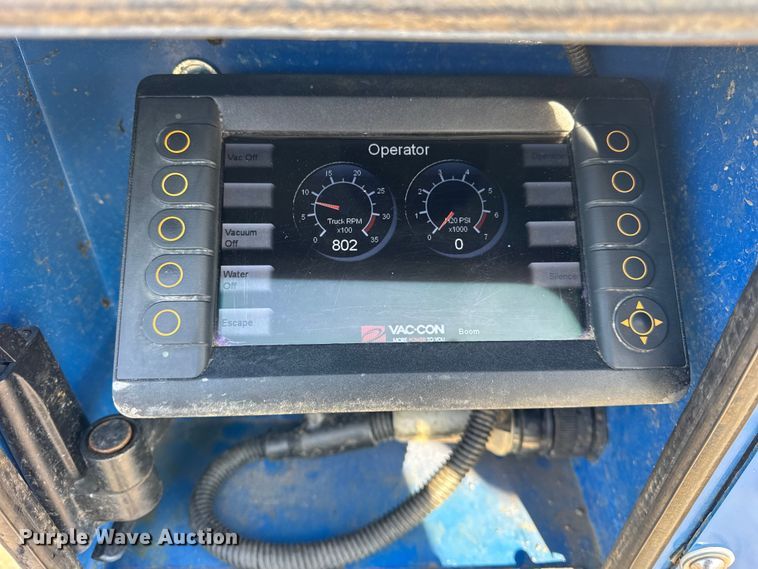 image for item ER0345 2014 Peterbilt 348 sewer jetter truck