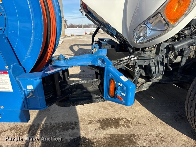 image for item ER0345 2014 Peterbilt 348 sewer jetter truck