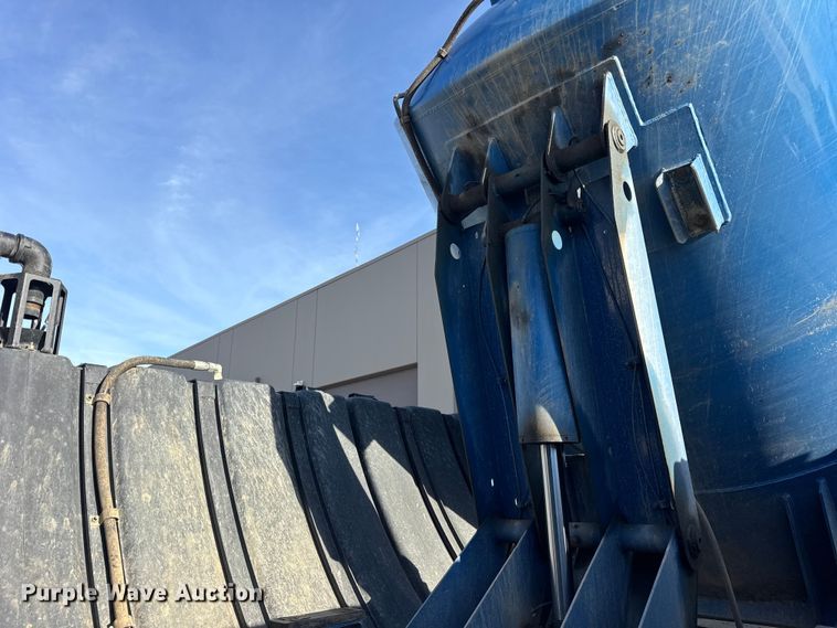 image for item ER0345 2014 Peterbilt 348 sewer jetter truck