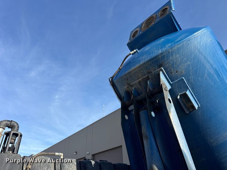 image for item ER0345 2014 Peterbilt 348 sewer jetter truck