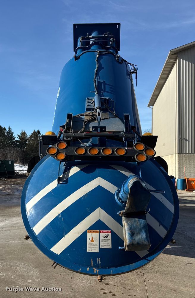 image for item ER0345 2014 Peterbilt 348 sewer jetter truck