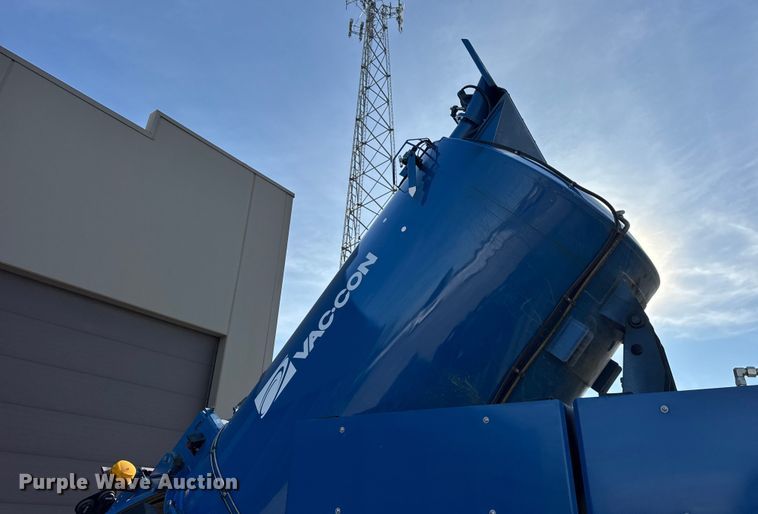 image for item ER0345 2014 Peterbilt 348 sewer jetter truck