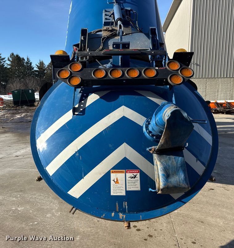 image for item ER0345 2014 Peterbilt 348 sewer jetter truck