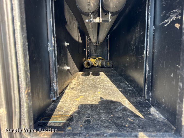 image for item ER0345 2014 Peterbilt 348 sewer jetter truck