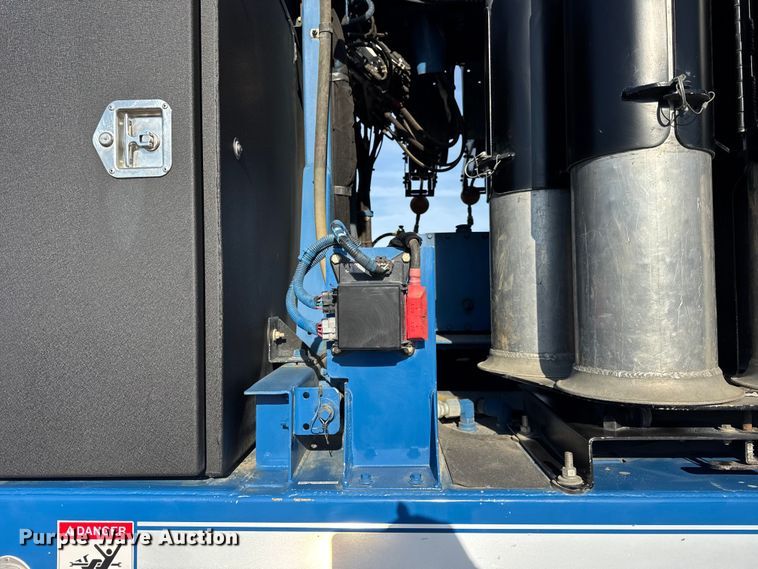 image for item ER0345 2014 Peterbilt 348 sewer jetter truck