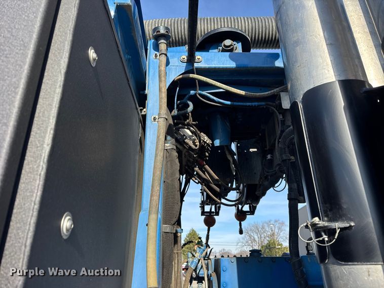 image for item ER0345 2014 Peterbilt 348 sewer jetter truck