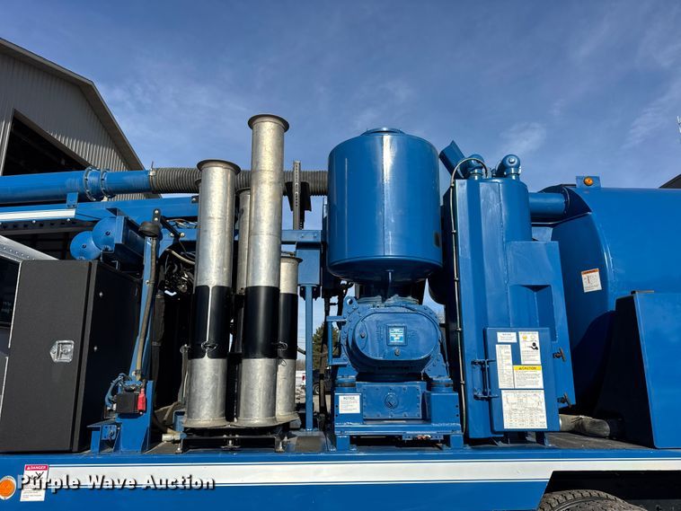 image for item ER0345 2014 Peterbilt 348 sewer jetter truck