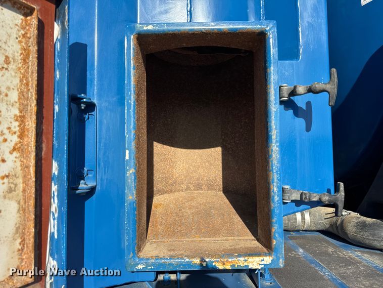 image for item ER0345 2014 Peterbilt 348 sewer jetter truck