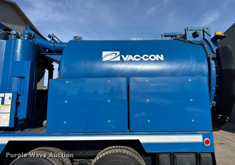 image for item ER0345 2014 Peterbilt 348 sewer jetter truck