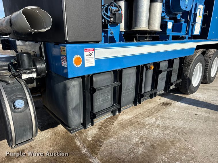 image for item ER0345 2014 Peterbilt 348 sewer jetter truck