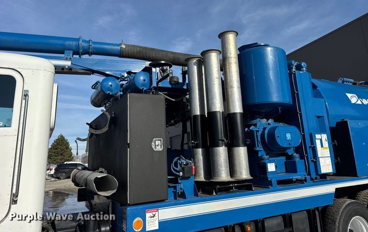 image for item ER0345 2014 Peterbilt 348 sewer jetter truck