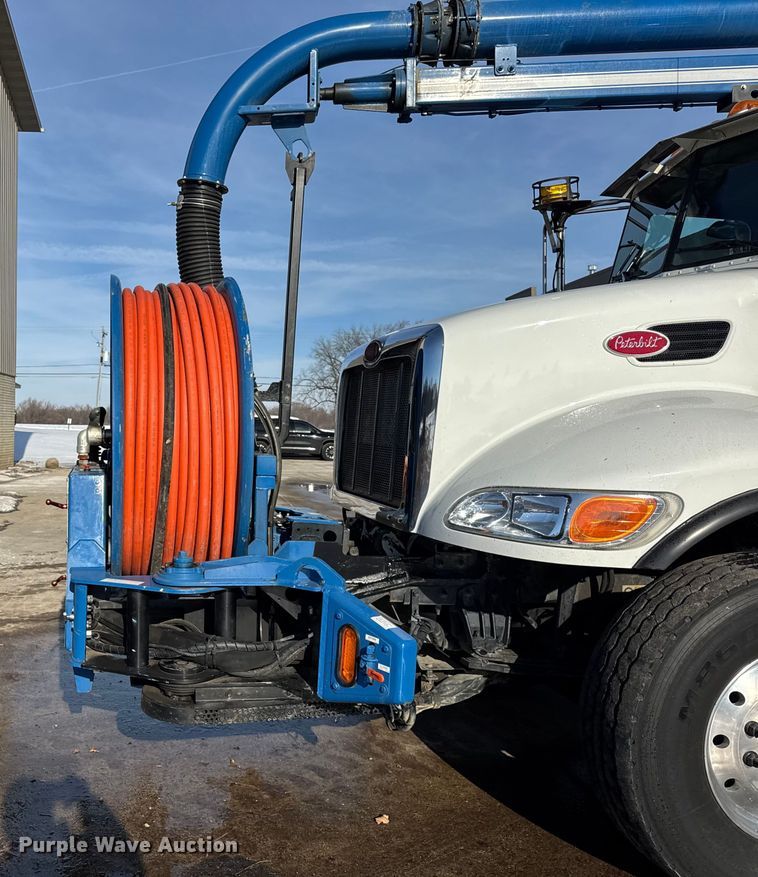 image for item ER0345 2014 Peterbilt 348 sewer jetter truck