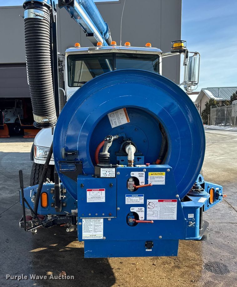 image for item ER0345 2014 Peterbilt 348 sewer jetter truck