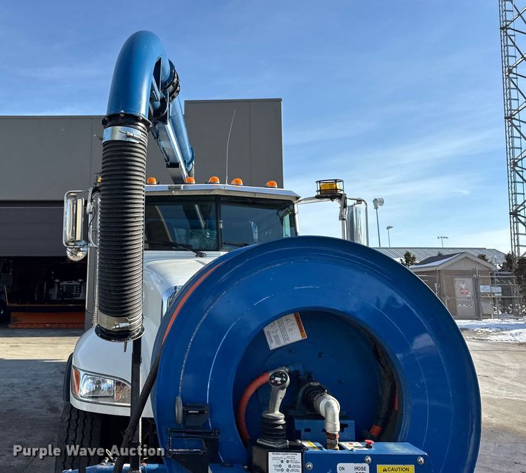 image for item ER0345 2014 Peterbilt 348 sewer jetter truck