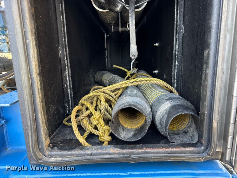 image for item ER0345 2014 Peterbilt 348 sewer jetter truck