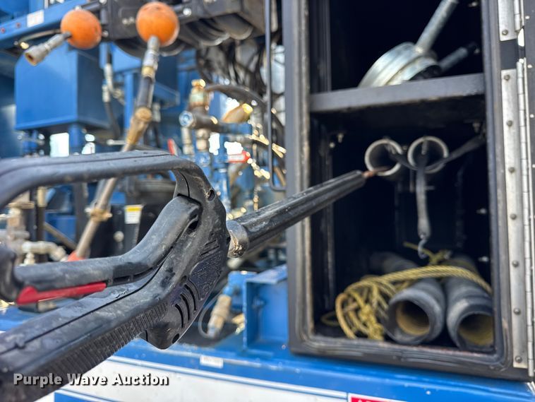 image for item ER0345 2014 Peterbilt 348 sewer jetter truck