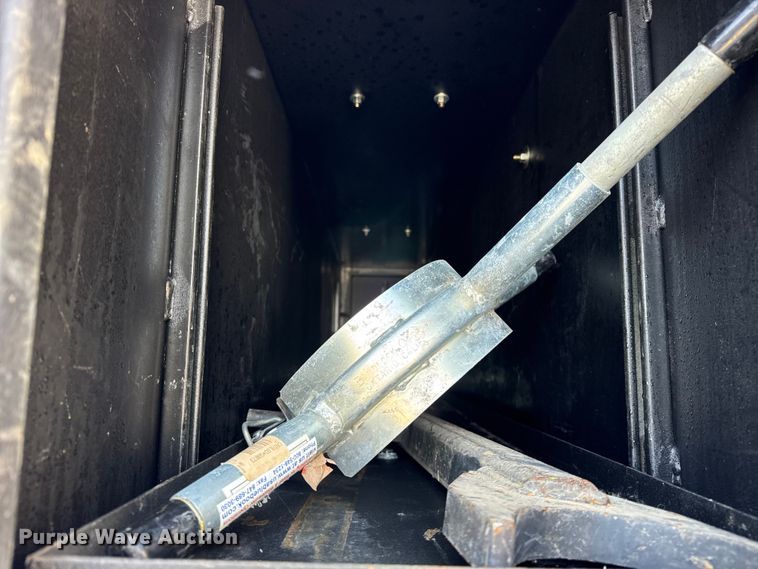 image for item ER0345 2014 Peterbilt 348 sewer jetter truck