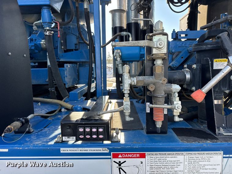 image for item ER0345 2014 Peterbilt 348 sewer jetter truck