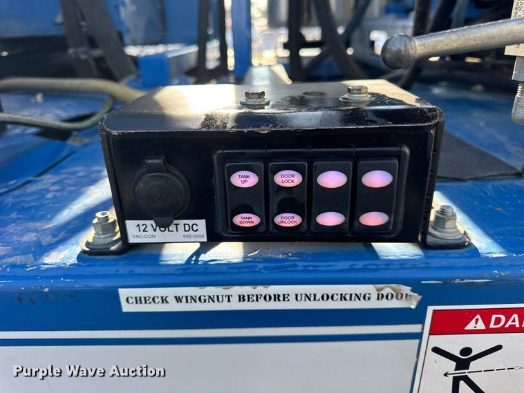 image for item ER0345 2014 Peterbilt 348 sewer jetter truck