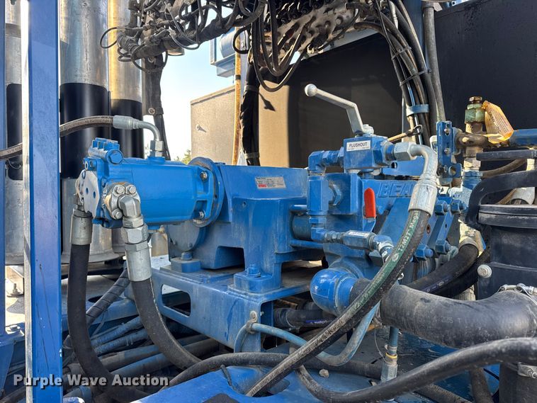 image for item ER0345 2014 Peterbilt 348 sewer jetter truck