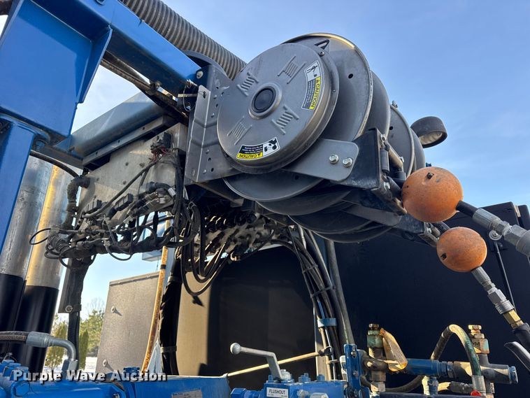 image for item ER0345 2014 Peterbilt 348 sewer jetter truck