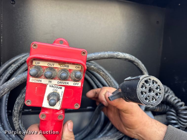 image for item ER0345 2014 Peterbilt 348 sewer jetter truck