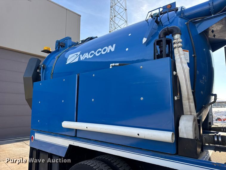 image for item ER0345 2014 Peterbilt 348 sewer jetter truck