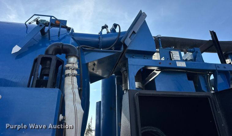 image for item ER0345 2014 Peterbilt 348 sewer jetter truck