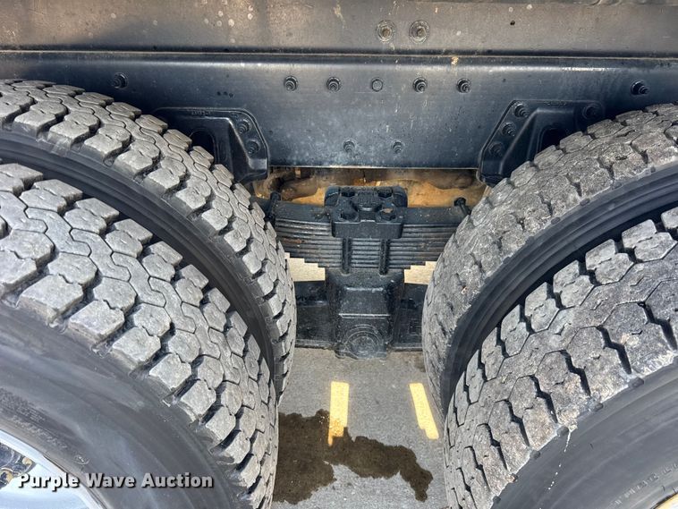 image for item ER0345 2014 Peterbilt 348 sewer jetter truck