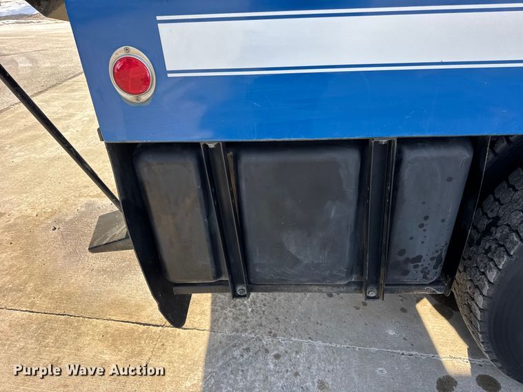 image for item ER0345 2014 Peterbilt 348 sewer jetter truck