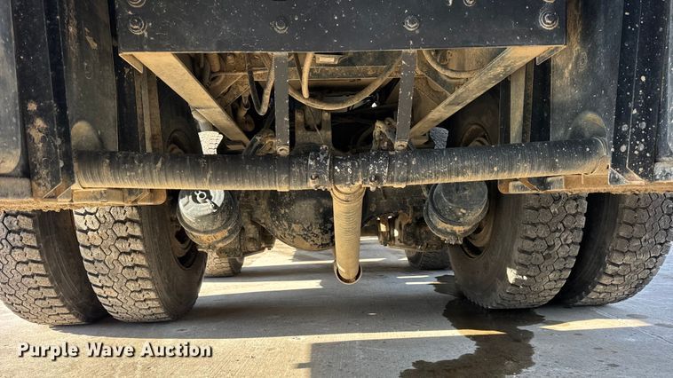 image for item ER0345 2014 Peterbilt 348 sewer jetter truck