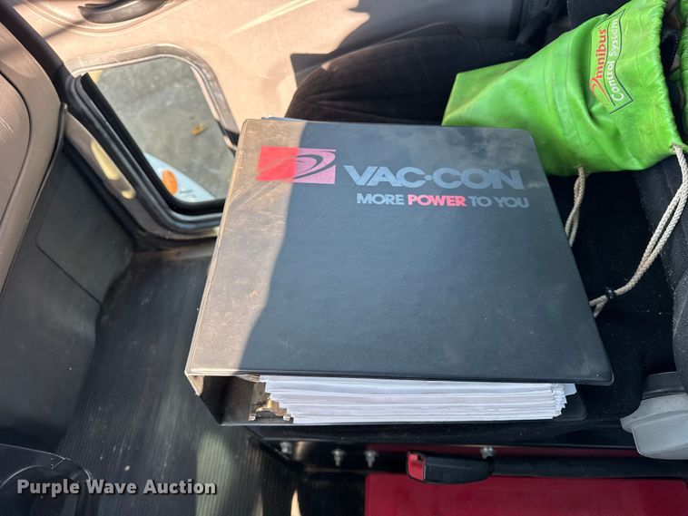 image for item ER0345 2014 Peterbilt 348 sewer jetter truck