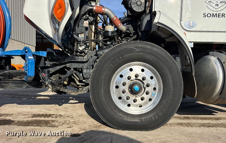 image for item ER0345 2014 Peterbilt 348 sewer jetter truck