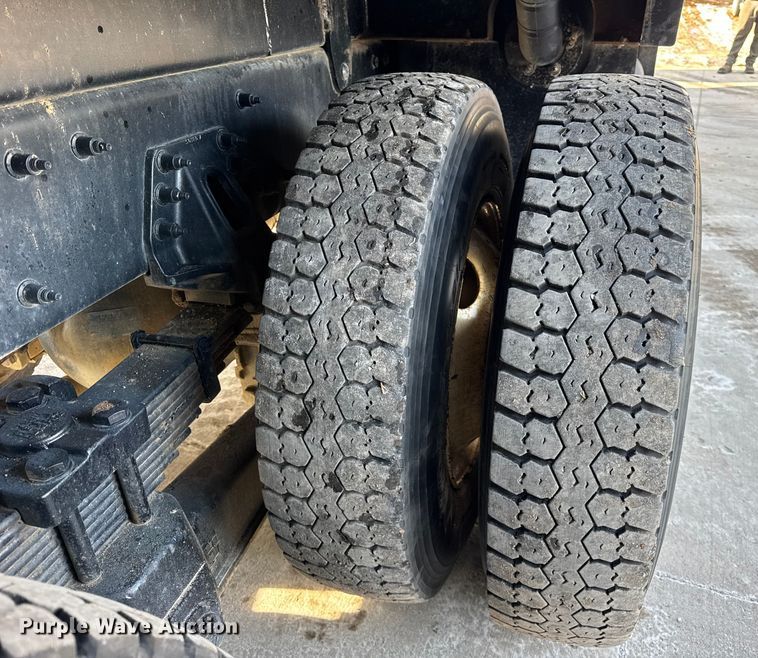 image for item ER0345 2014 Peterbilt 348 sewer jetter truck