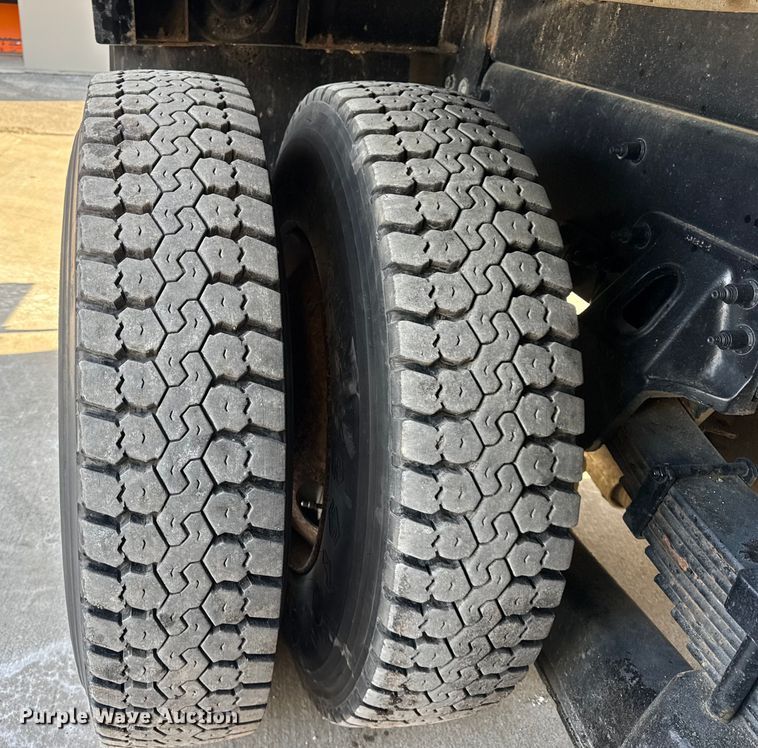 image for item ER0345 2014 Peterbilt 348 sewer jetter truck