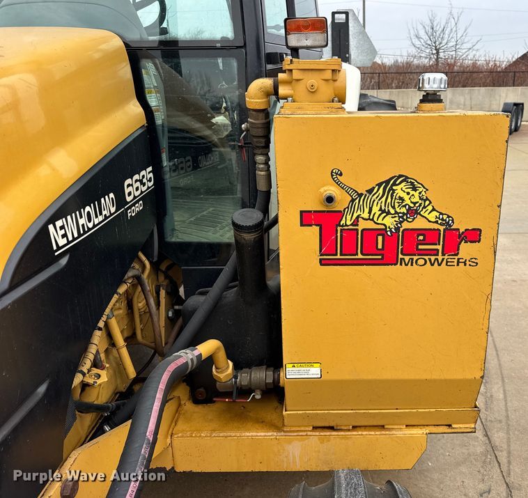 image for item ER0376 1997 New Holland 6635 tractor