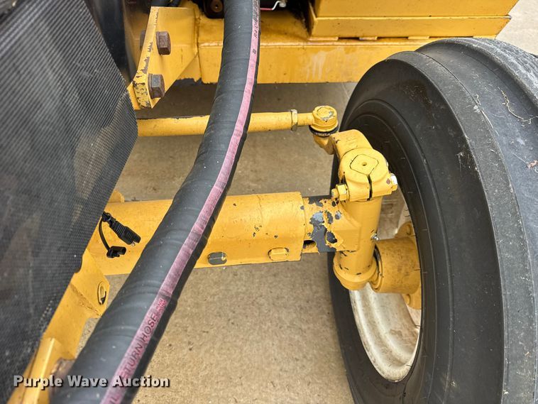 image for item ER0376 1997 New Holland 6635 tractor