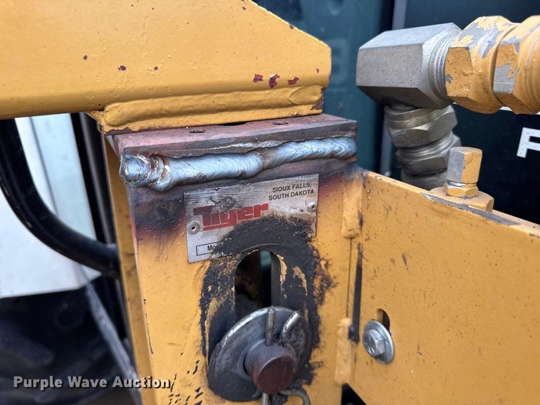 image for item ER0376 1997 New Holland 6635 tractor